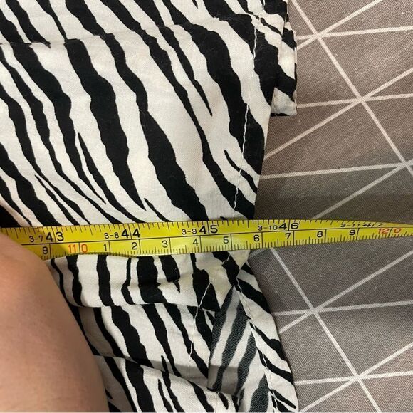 Faithfull the Brand Gabriela Midi Dress Black White Blance Animal Print US 2 - Picture 4 of 7